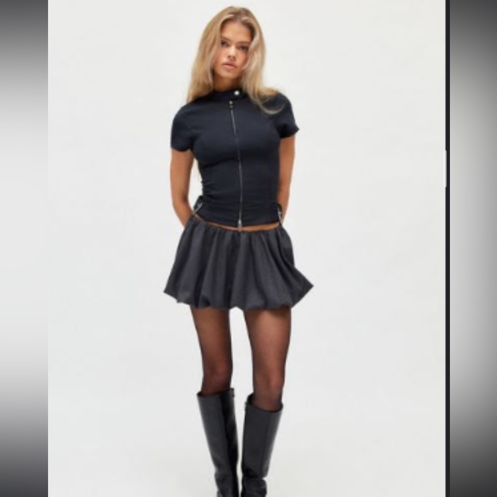 New With Tags: Urban Outfitters Kimchi Blue
Anne Bubble Mini Skort